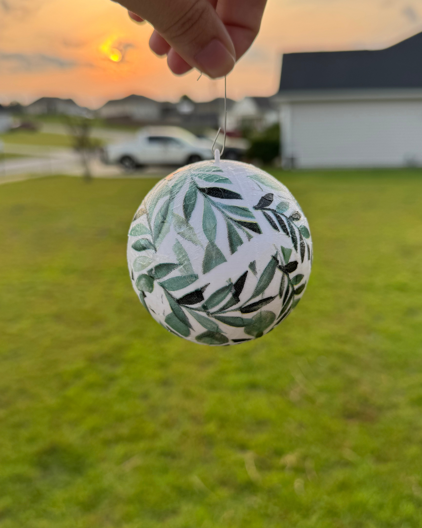 Round Ornament Set